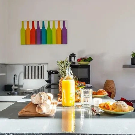 Апартаменты Castel Bay- Chic En Centre-ville